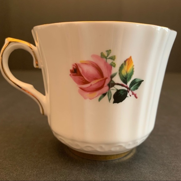 Royal Windsor Fine Bone China cup and saucer - Picture 6 of 16